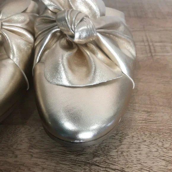 Classic Move Gold Slip On Loafers - Size 8 - Picture 3 of 14